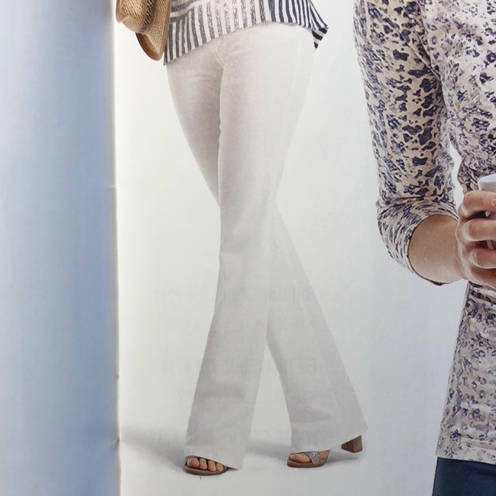 Cabi #218 white wide leg Jean (L) 33 1/2 inseam